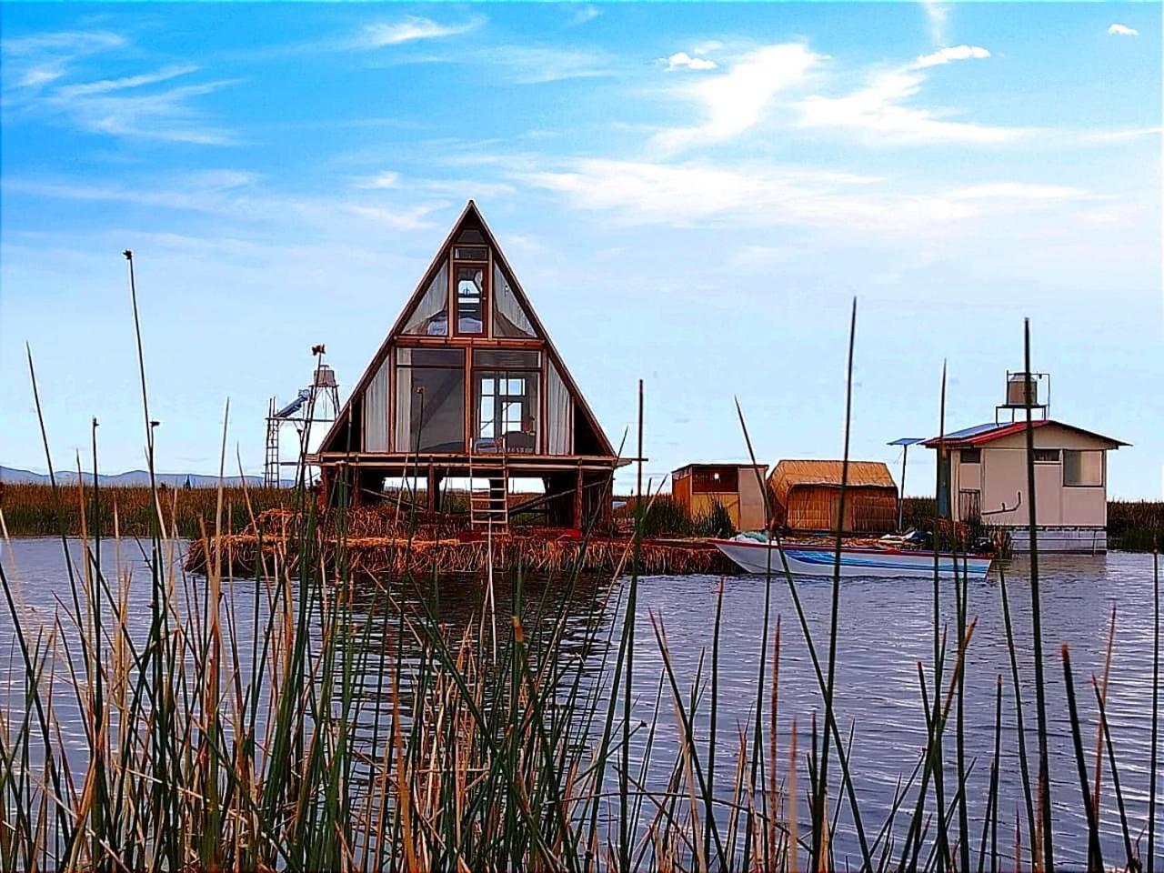 Uros Lodge *